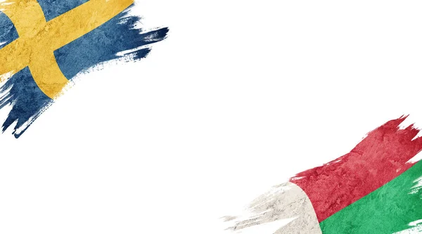 Bandiere di Svezia e Madagascar su sfondo bianco — Foto Stock
