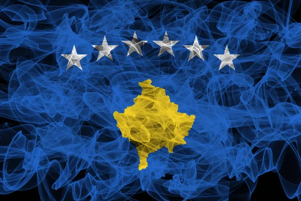 Bandiera del fumo del Kosovo su sfondo nero, Bandiera del Kosovo — Foto Stock