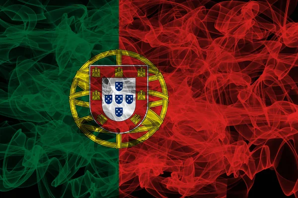Португальский дымовой флаг на чёрном фоне, флаг Португалии — стоковое фото