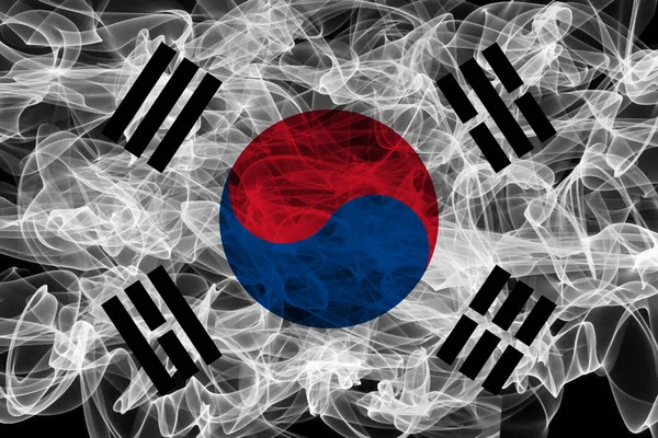 Bandeira de fumaça da Coreia do Sul em fundo preto, bandeira da Coreia do Sul — Fotografia de Stock