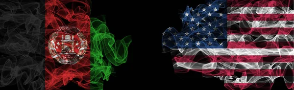 Zászló Afganisztán és az USA a fekete háttér, Afganisztán vs — Stock Fotó
