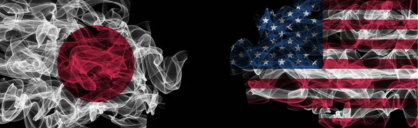 Banderas de Japón y Estados Unidos sobre fondo negro, Japón vs Estados Unidos Smoke F — Foto de Stock