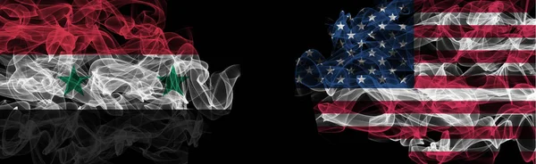 Flagi Syrii i USA na czarnym tle, Syria vs Usa Smoke F — Zdjęcie stockowe