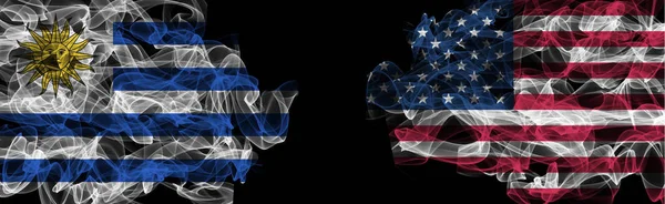 Прапори Уругваю і Уси на чорному тлі, Уругвай проти Уса Смо — стокове фото