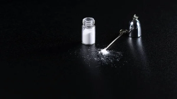 Cocaína Sobre Fondo Negro Botella Cocaína — Foto de Stock