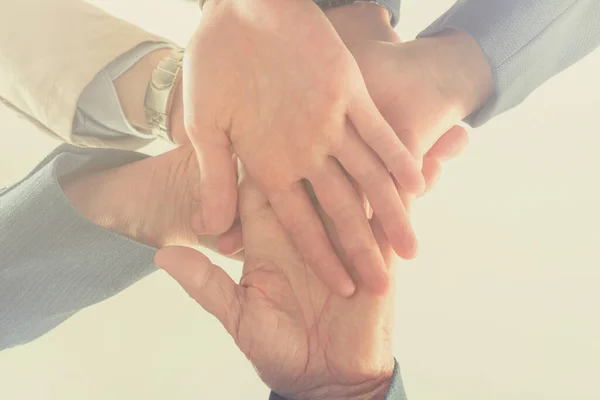 Cerca Abajo Ver Gente Negocios Poniendo Sus Manos Juntas Consolidación — Foto de Stock