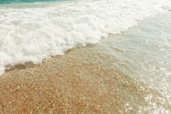 Welle Des Blauen Ozeans Sandstrand Nahaufnahme Sommer Hintergrund — Stockfoto