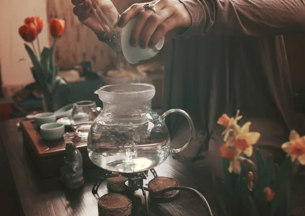 Çay töreni için hazırlık  