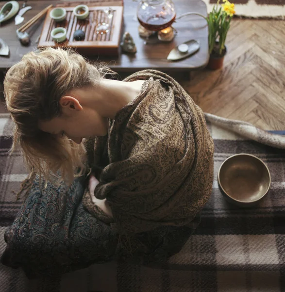 젊고 아름다운 금발 여성 — 스톡 사진