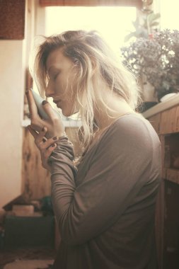 çayı kokulu kadın