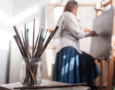kadın sanatçı Studio