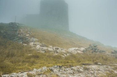 Karpat Dağları sis ile kaplı