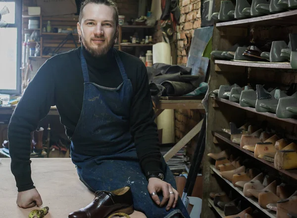 Fabricantes Calzado Masculino Que Trabajan — Foto de Stock