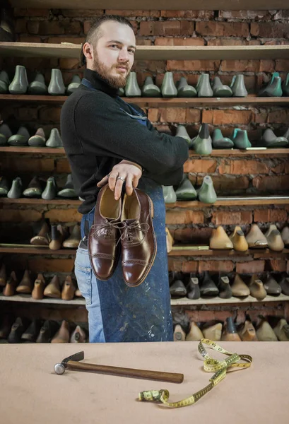 Fabricantes Calzado Masculino Que Trabajan — Foto de Stock