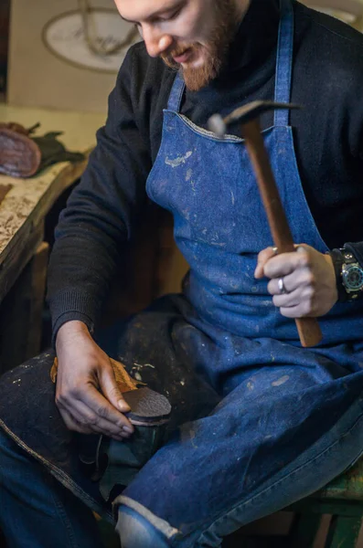 Fabricantes Calzado Masculino Que Trabajan — Foto de Stock