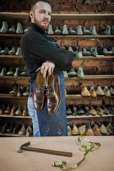 Fabricantes Calzado Masculino Que Trabajan — Foto de Stock
