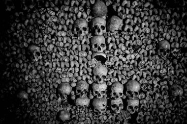 Paris Catacombs'ta kafatasları ve kemikler, Fransa.
