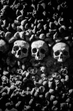 Paris Catacombs'ta kafatasları ve kemikler, Fransa.