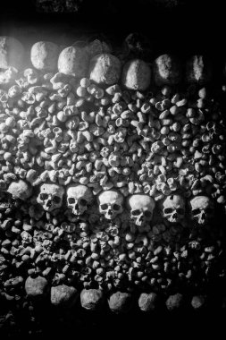 Paris Catacombs'ta kafatasları ve kemikler, Fransa.