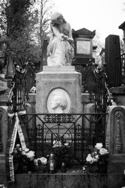 Paris, Fransa - 18 Kasım 2019: Frederic Chopin mezarı. 