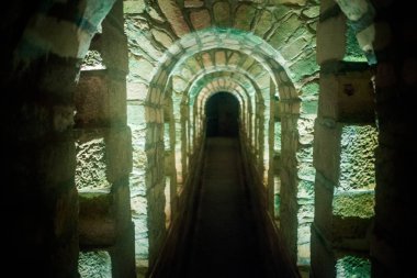 Paris Catacombs'ta kafatasları ve kemikler, Fransa.