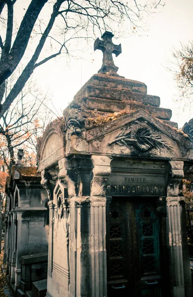 Paris Fransa Kasım 2019 Pere Lachaise Mezarlığında Mezarlar Mahzenler — Stok fotoğraf