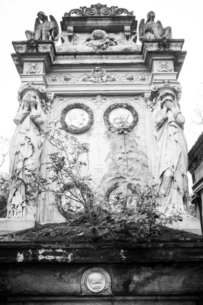 Paris Fransa Kasım 2019 Pere Lachaise Mezarlığında Mezarlar Mahzenler — Stok fotoğraf