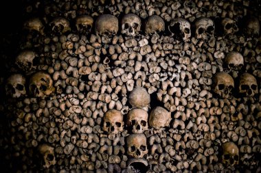 Paris Catacombs'ta kafatasları ve kemikler, Fransa.