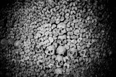 Paris Catacombs'ta kafatasları ve kemikler, Fransa.