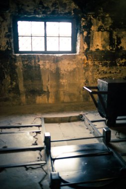 Auschwitz, Polonya - 25 Kasım 2019. Auschwitz toplama kampının bir parçası.