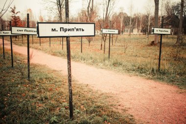 Prypyat Çernobil Yasak Bölge işareti ve terk edilmiş şehir ve köylerin sembolleri