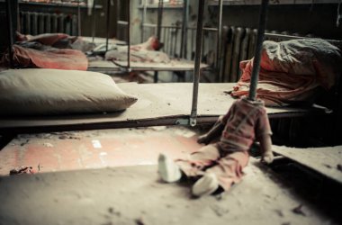 Prypiat Çernobil 'de terk edilmiş anaokulu Yasak Bölge Oyuncakları, Bebekler ve Kitaplar