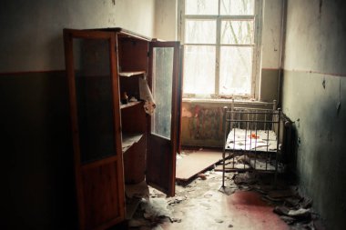 Prypiat Çernobil 'de terk edilmiş anaokulu Yasak Bölge Oyuncakları, Bebekler ve Kitaplar