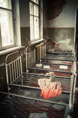 Prypiat Çernobil 'de terk edilmiş anaokulu Yasak Bölge Oyuncakları, Bebekler ve Kitaplar