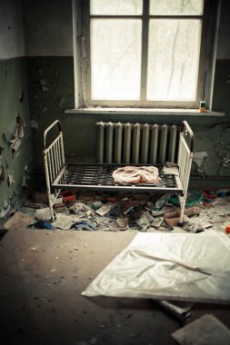 Prypiat Çernobil 'de terk edilmiş anaokulu Yasak Bölge Oyuncakları, Bebekler ve Kitaplar