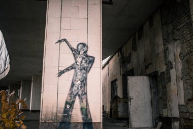 Çernobil Yasak Bölge 'de terk edilmiş binalar ve eşyalar.