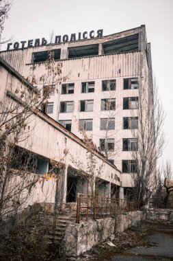 Çernobil Yasak Bölge 'de terk edilmiş binalar ve eşyalar.