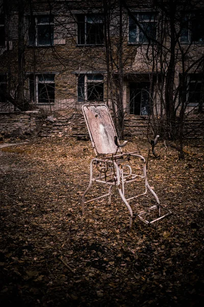 Oud Roestig Verlaten Geboortebed Voor Leeg Ziekenhuis Tsjernobyl Exclusion Zone — Stockfoto