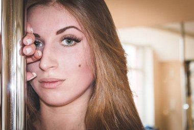 Direk dansör, pilon poz kız