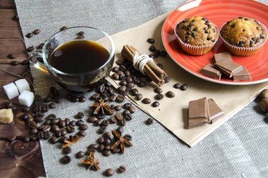 Kahve çikolata ve kruvasan ile