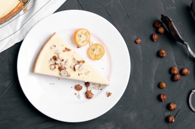 Taze çilekli cheesecake Seçici Odaklanma, Pastanın ön ucuna odaklan