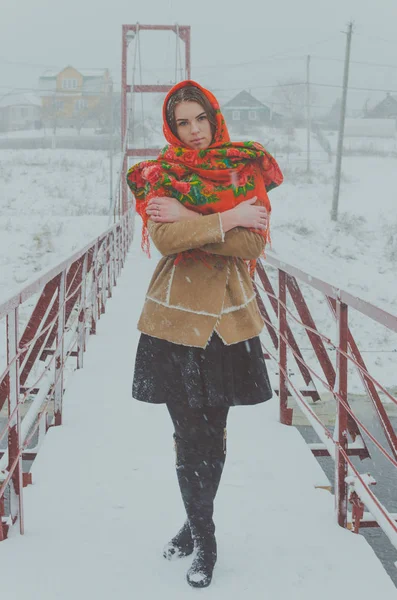 In winter snow Russian beauty on cable-stayed bridge. — Stock Photo, Image