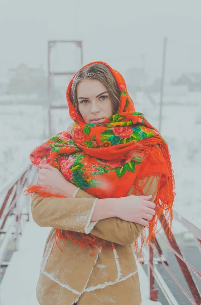 Russian beauty with blue eyes stands on the bridge. — Stock Photo, Image