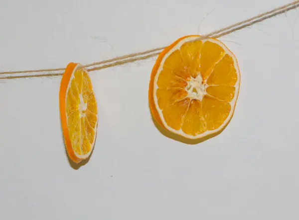 The rope dried oranges decor — Stock Photo, Image