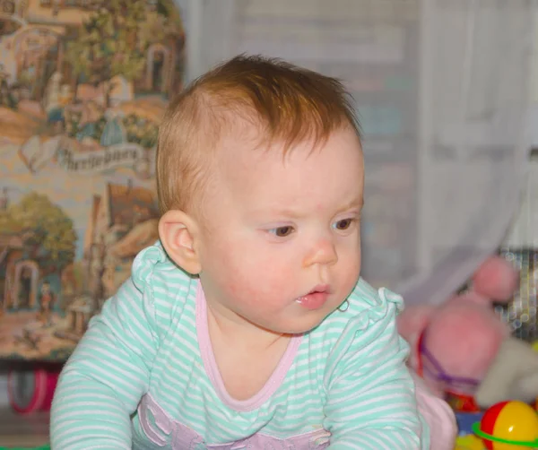  kreş sürünen bebek