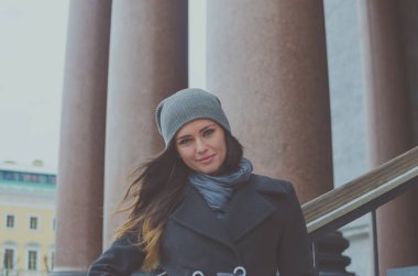 sütun çekici bir kız olduğunu