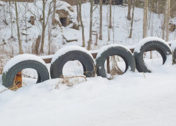 Vinterdäck som väg stängslet — Stockfoto