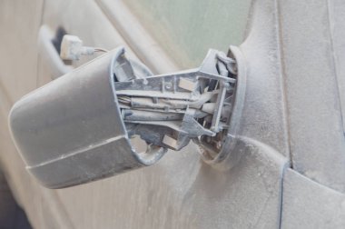 yakın çekim, dikiz aynası kapalı kırık.