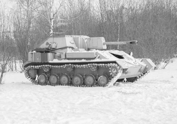 Zwart-wit, Russische tank uit de Tweede Wereldoorlog. — Stockfoto