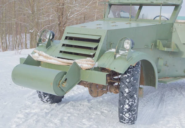 Bulletproof American car in the winter. — Stock Photo, Image